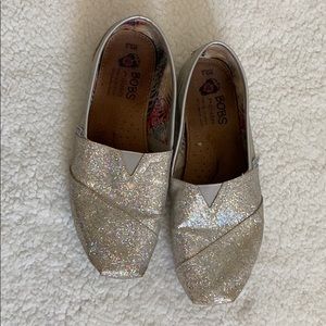 Bobs glitter gold color size 9.5